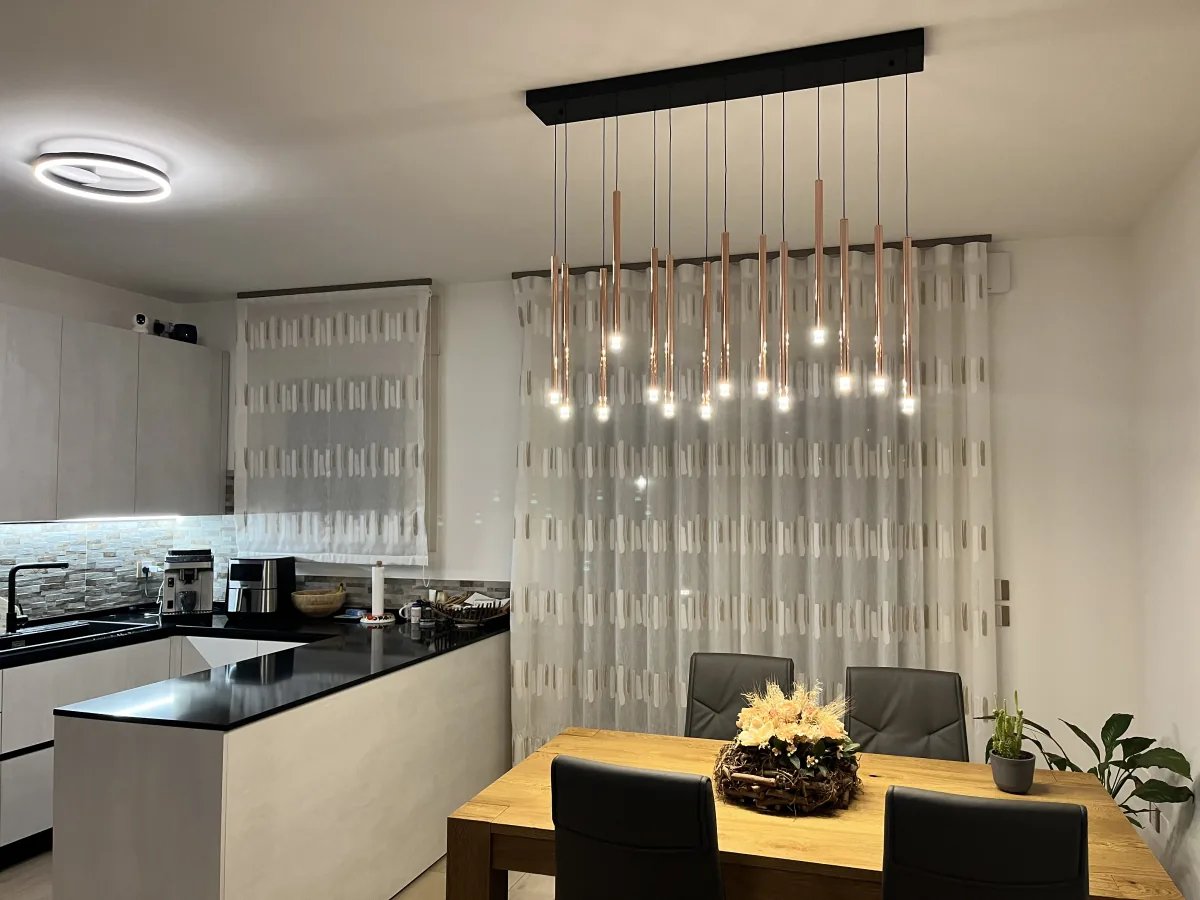 Tessuto decorativo dietro una zona cucina